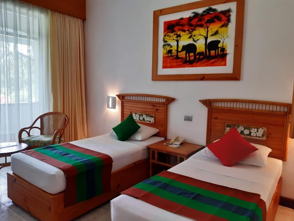 The Oasis Beach Resort Hambantota Exterior foto