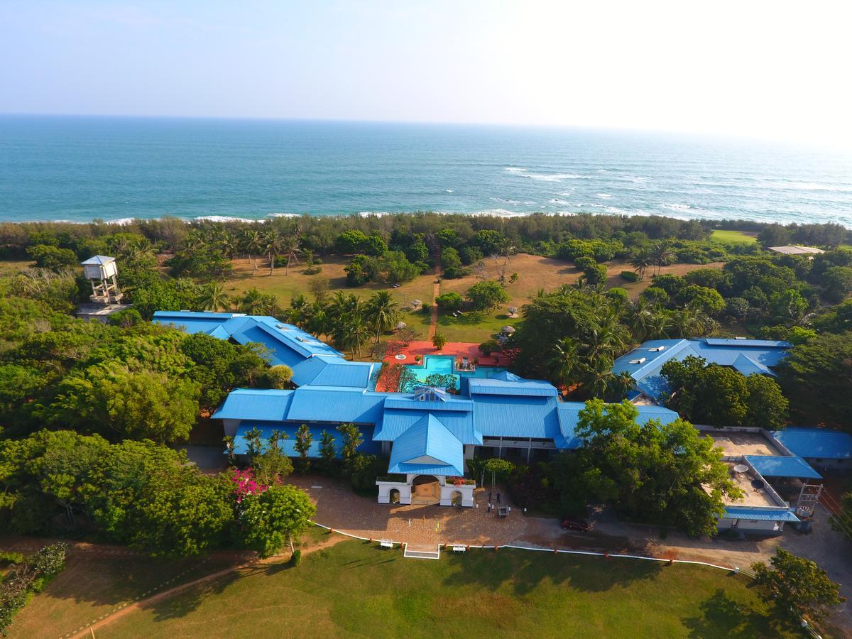 The Oasis Beach Resort Hambantota Exterior foto